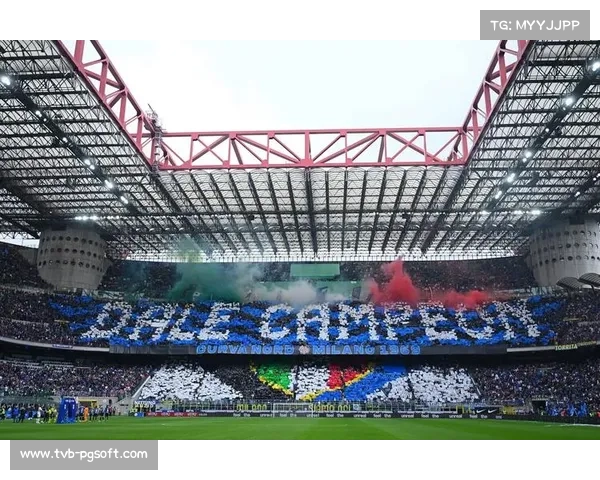 球迷看台展示巨幅TIFO，声援重伤离场贝林厄姆